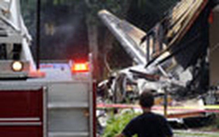 Máy bay đâm vào nhà dân ở Mỹ